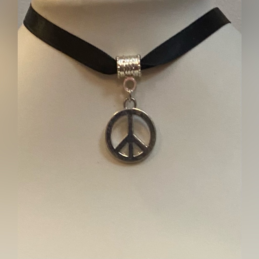 NEW!! Peace choker NO FURTHER DISCOUNTS